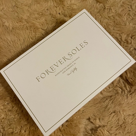 Forever Soles Nude Wedding Low Block Heels size 8 - Picture 2 of 9